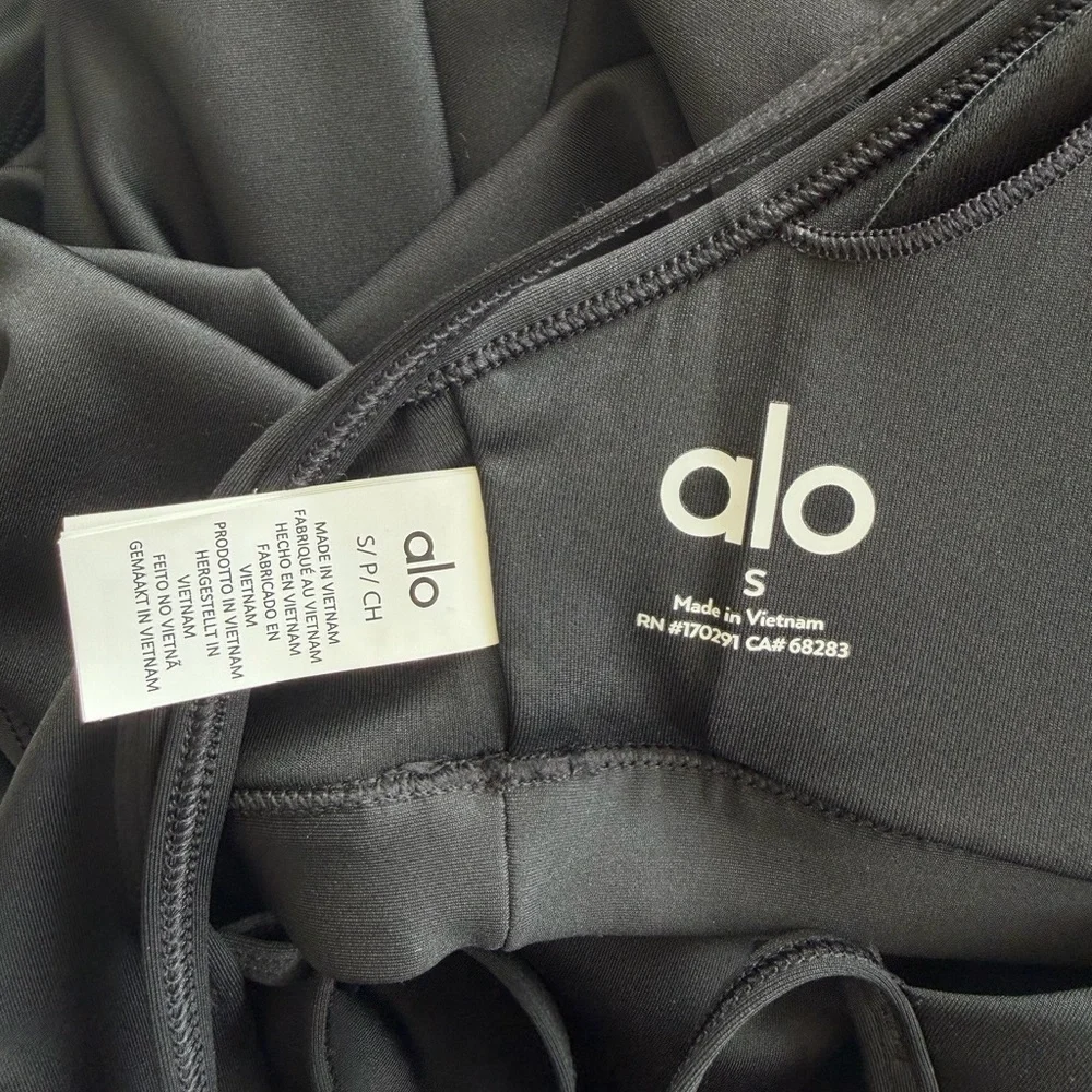 Alo Yoga Airlift Intrigue Bra Black Medium Support Scoop Neck Strappy Back Small
